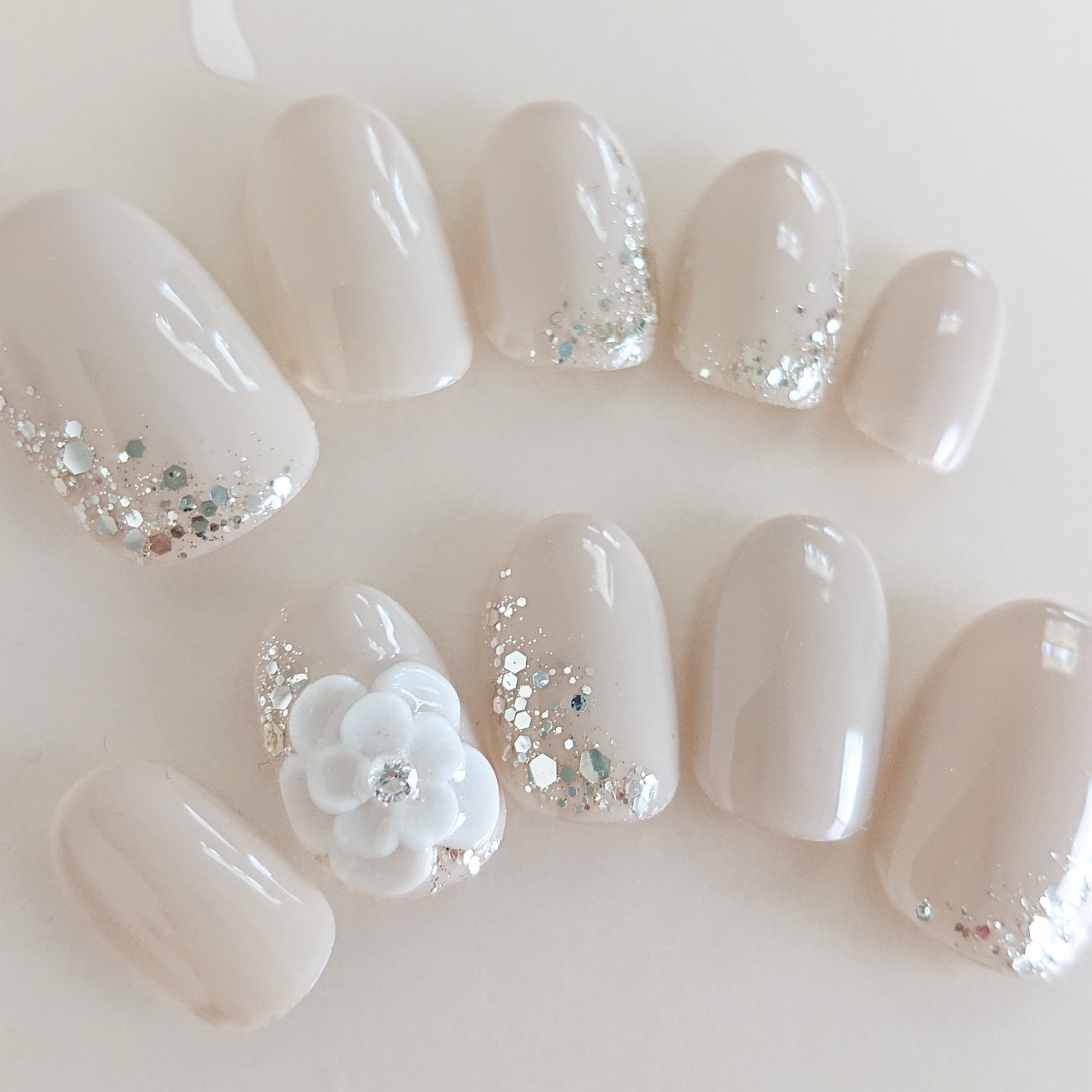 【ダイヤモンドが選べる】【サイズ/カラー選べる】ワンランク上の存在感のあるフラワー　ネイルチップ　結婚式ネイルD116