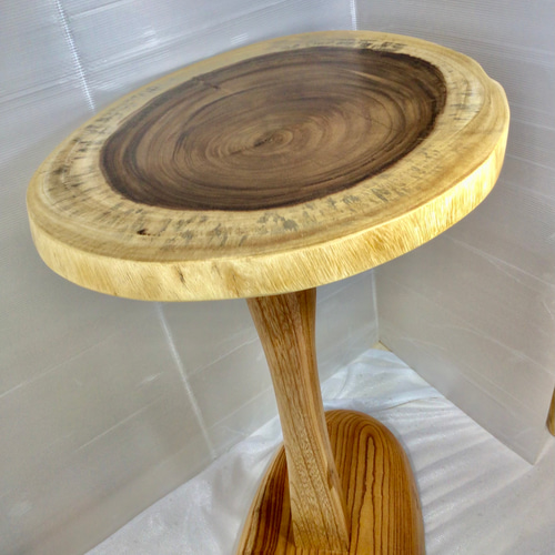 天然木　とち杢輪切り　折り畳みサイドテーブル　一点物　手造り 天然木とち杢輪切り折り畳みサイドテーブル一点物手造り