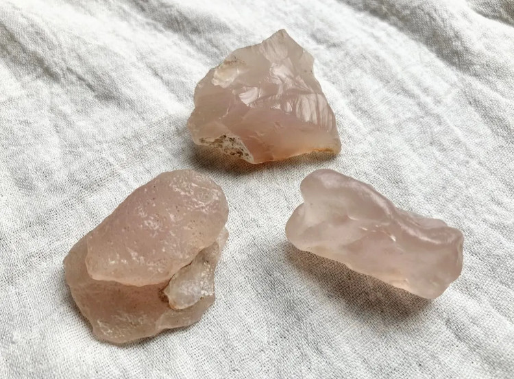 【SALE価格】ピンクカルセドニー　rough原石　3個セット