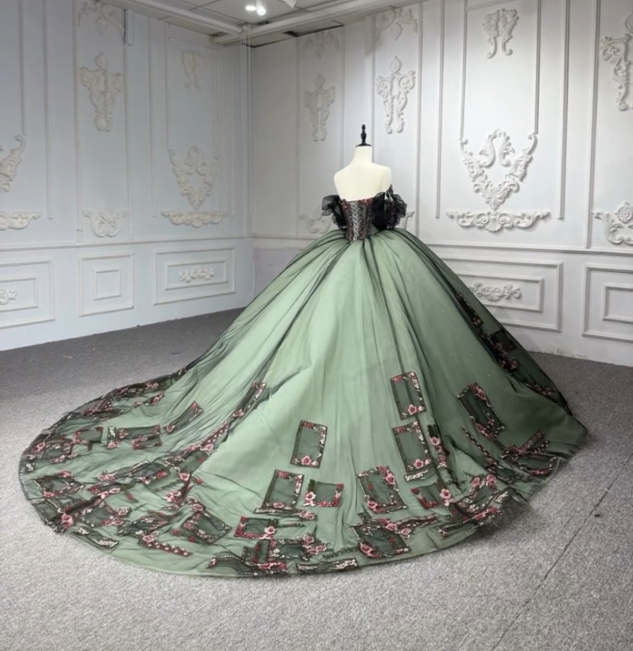 上品深め緑　ブラック　オフショルダー　チュール　パール　フレアスカート　カラードレス演奏会成人式発表会などサイズオーダー