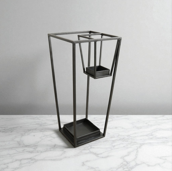 折り畳み傘も一緒に傘立てへ！便利なブラック傘立て スクエア スリムで