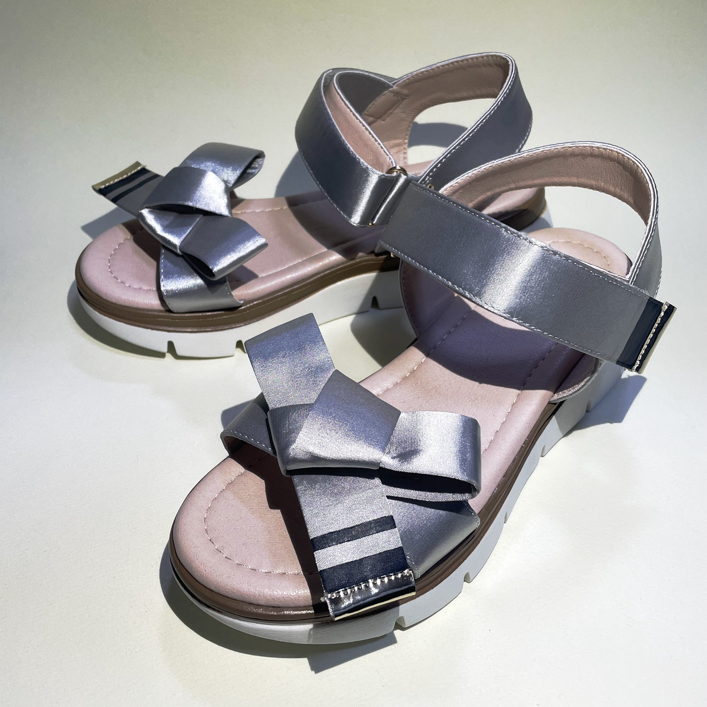 ★2025年新作★控えめなリボンが可愛いバイカラーサンダル(シルバー x ブラックetc)ポイントカラーセミオーダー可能