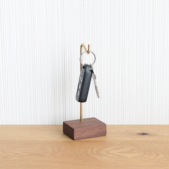 キースタンド【ウォールナット×真鍮】おしゃれ シンプル かわいい  鍵スタンド アクセサリー 1枚目の画像