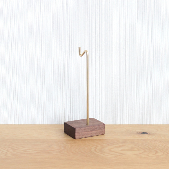 キースタンド【ウォールナット×真鍮】おしゃれ シンプル かわいい  鍵スタンド アクセサリー 8枚目の画像