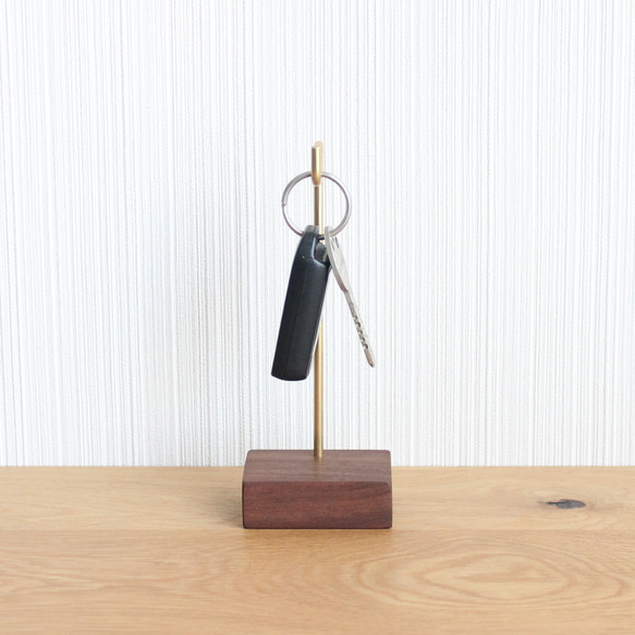 キースタンド【ウォールナット×真鍮】おしゃれ シンプル かわいい  鍵スタンド アクセサリー 5枚目の画像