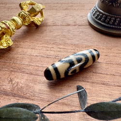 虎牙天珠　馬蹄痕　ハンドメイド品／送料込　匿名発送／チベット　天珠　お守り チベット風化三色天珠 線珠 馬蹄痕 一点物 : 天然石のお店Sun