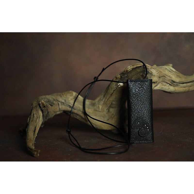 88色からオーダー可！！ カメレオン デザイン / ヤギ革 ナノ ウォレット ネックレス・タイプ