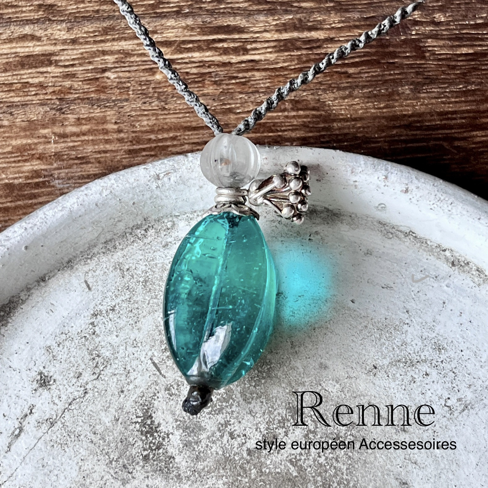 ＊Renee ＊ ターコイズエメラルドグリーングラスアンティークテイストネックレスアンティークビーズ＆カレンシルバー