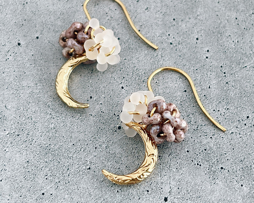 チェコガラスの三日月チャームピアスorイヤリング＊パープル