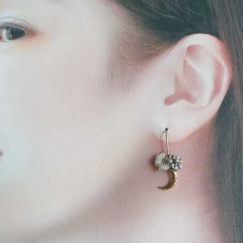 チェコガラスの三日月チャームピアスorイヤリング＊パープル