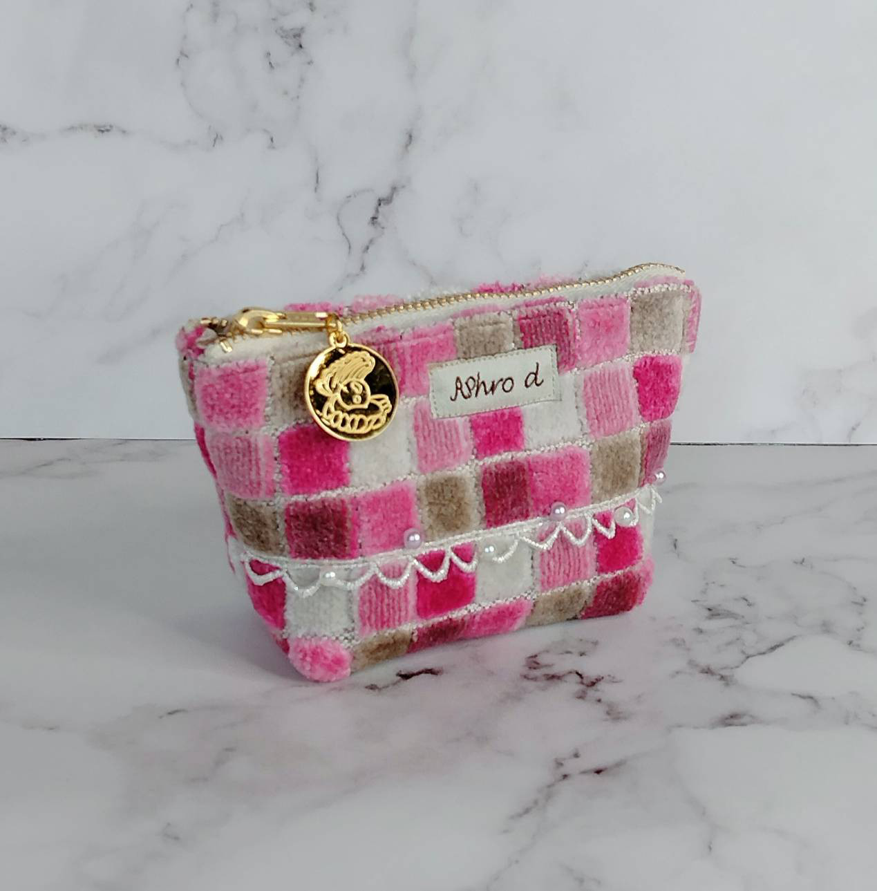 手のひらサイズのシェニールポーチ チェック柄