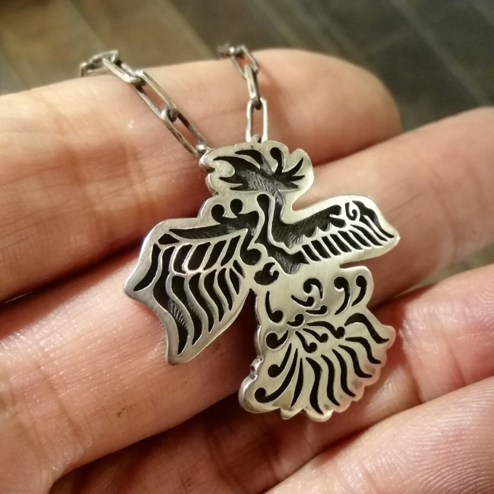 美しい縁起物デザイン【有職鳳凰】トラディショナルペンダント ネックレス 和柄 オーバーレイシルバー　雑誌掲載商品