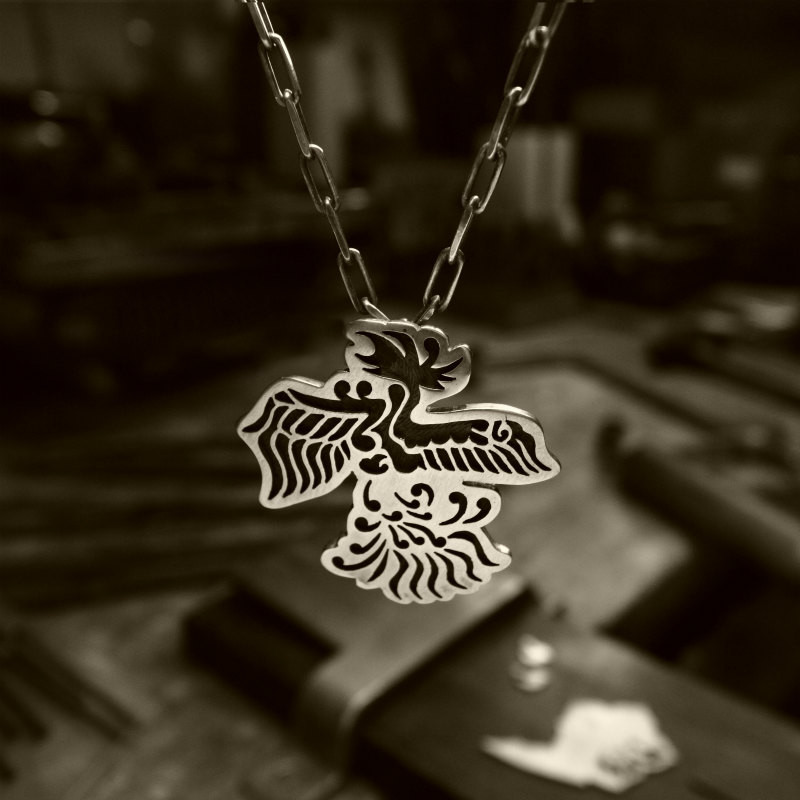 美しい縁起物デザイン【有職鳳凰】トラディショナルペンダント ネックレス 和柄 オーバーレイシルバー　雑誌掲載商品