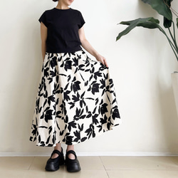 フレアースカート * CottonLinen 花柄 *　IvoryXBlack 3枚目の画像