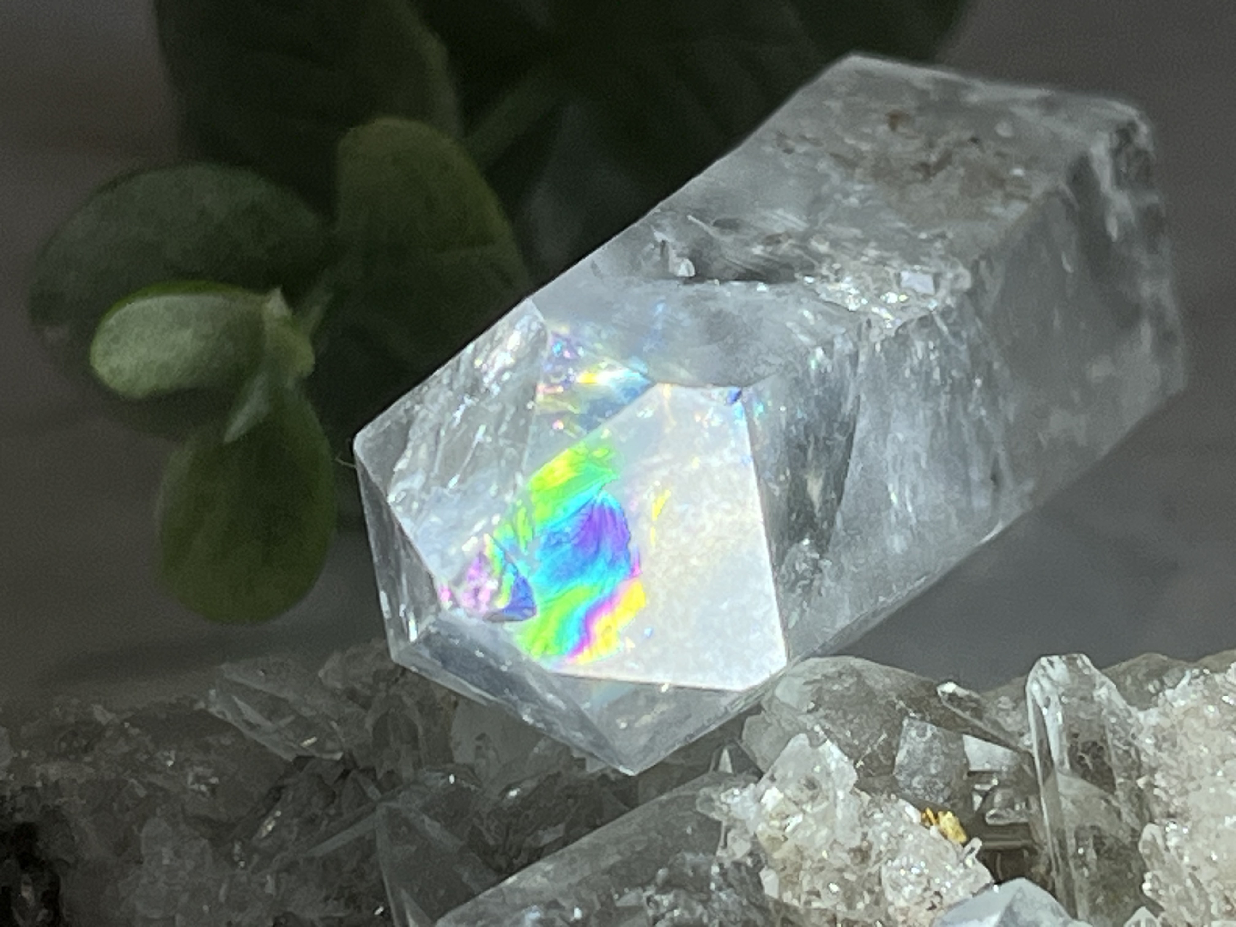 肌触りがいい ライトニング　レインボー　雷水晶　マスタークリスタル 閃光の水晶✴︎ 置物