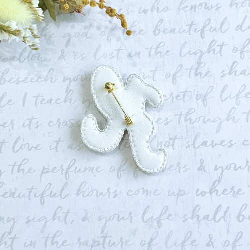 ビーズ刺繍のイニシャルブローチ・H ブローチ Little Plum 通販