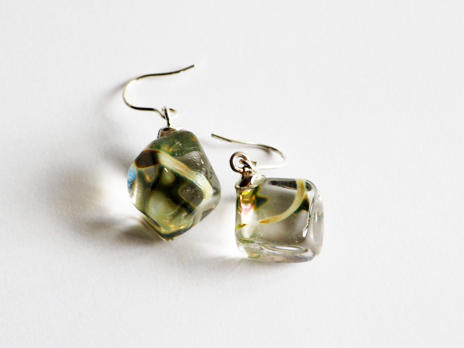 光の舞い：アートピアス 2