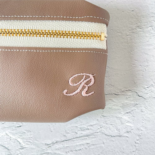 くみこ★♡ ウエイト枠 刺繍イニシャルポーチ♡ くみこ☆♡ ウエイト枠 刺繍イニシャルポーチ♡ くみこ☆様 専用