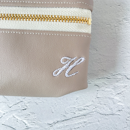 イニシャル刺繍のミニポーチ＊柔らかフェイクレザー 合皮 バッグ