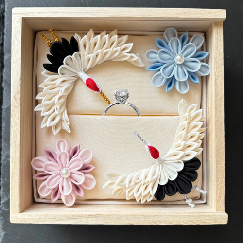 アクリル蓋付きで飾れる桐箱 正絹つまみ細工の鶴リングピロー 結婚式