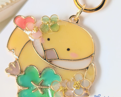 プラダ　グリーン×ゴールド　四つ葉クローバー　キーホルダー【美品、希少？】 プラダ グリーン×ゴールド 四つ葉クローバー キーホルダー【美品