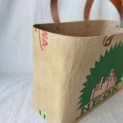 ★一閑張り風・小麦粉袋ネオン×米袋バッグお袋さん★ 2枚目の画像