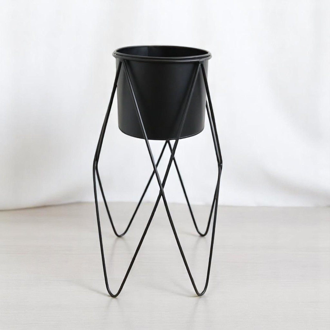 洗練されたスタンドタイププランター