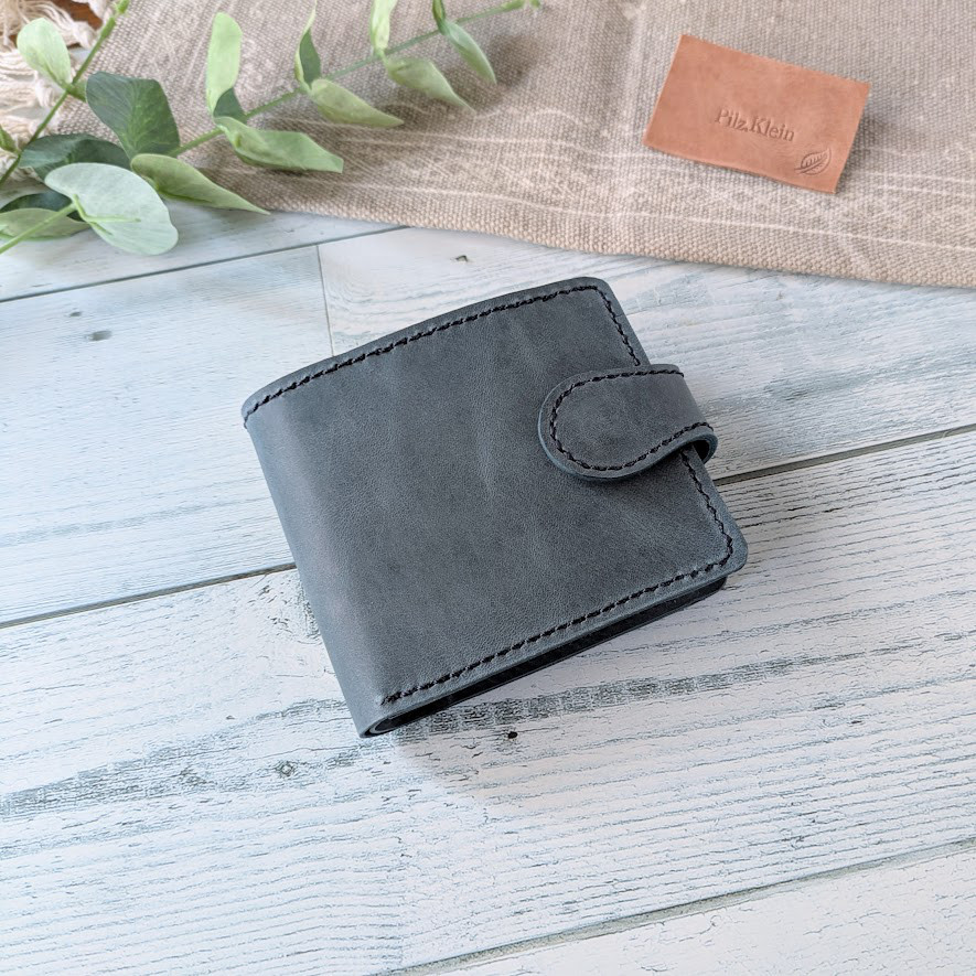 ボタン留め２つ折り財布（ネイビー） ボックス型小銭入れ 革小物 ミニ財布 レザーウォレット