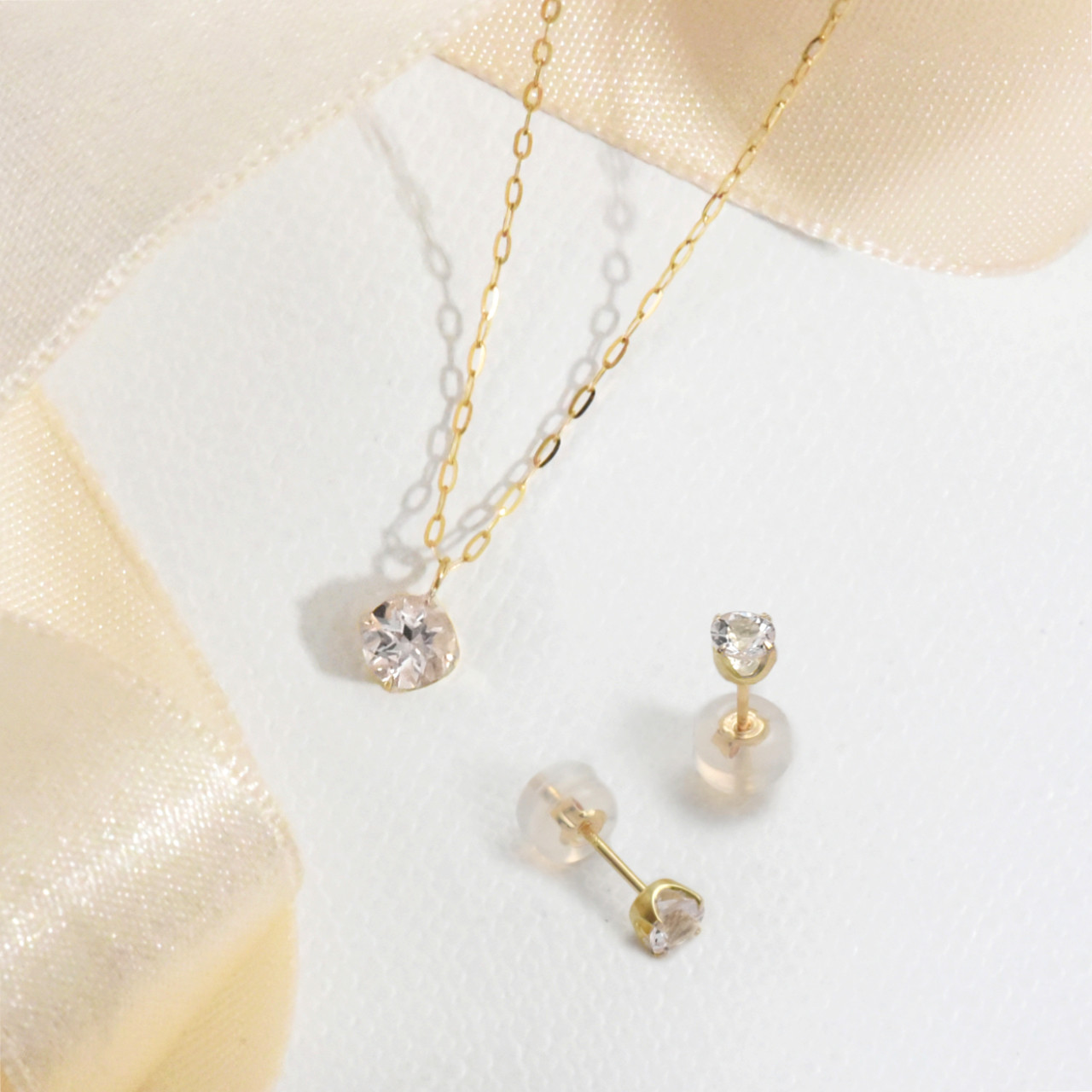 K18YG モルガナイト4.5mmペンダント 4本爪デザイン＆3.5mmピアスセット