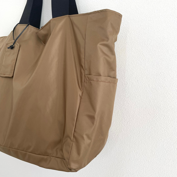 軽量・撥水｜2wayデザインで使える！リモンタナイロンのトートバッグ｜Ａ４｜通勤通学｜ユニセックス｜キャメルベージュ 10枚目の画像