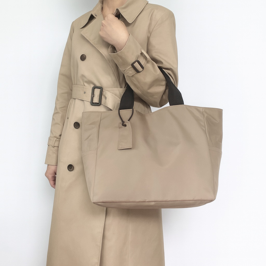 軽量・撥水｜2wayデザインで使える！オックスナイロンのトートバッグ｜Ａ４｜通勤通学｜ユニセックス｜モカベージュ
