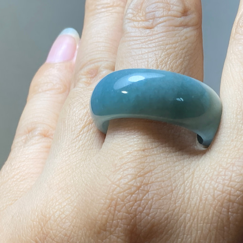 L11-163 ビッグサイズ 27.5号 天然グアテマラ産 A貨 本翡翠 くりぬき