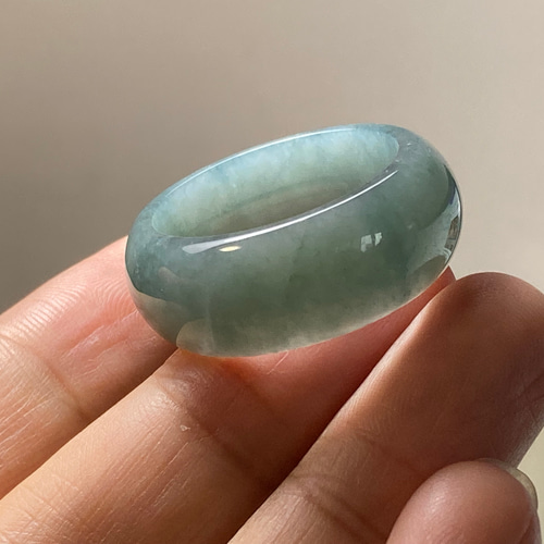 L11-163 ビッグサイズ 27.5号 天然グアテマラ産 A貨 本翡翠 くりぬき