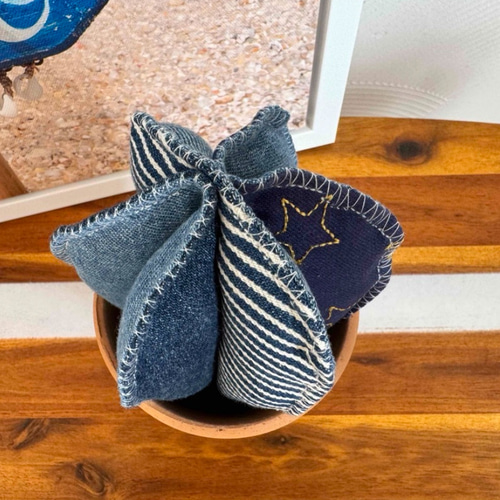 フェイク　デニムサボテン　ハンドメイド！ デニムリメイクインテリア雑貨 デニムサボテンの通販 by