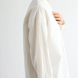 実用性と上品さを兼ね備えたストライプシャツ コットンジャガードストライプシャツ　ベージュ＊ホワイト　250507-2 4枚目の画像