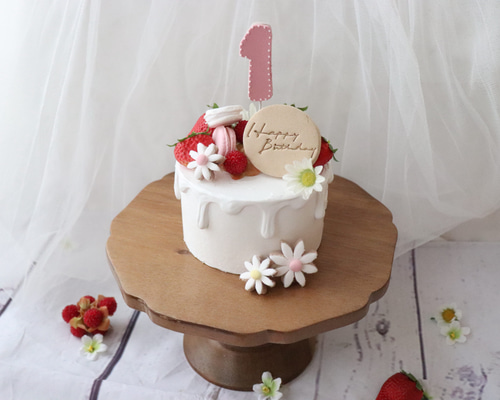 【マロングラッセ様】フェイクスイーツ◆薔薇＆マカロン飾り♡苺の華やかデコケーキ 1601762e6403075055035960a8dd90