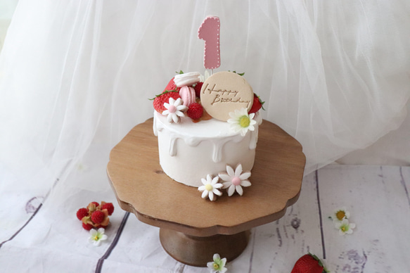 いちごいっぱいマカロン可愛いお花のミニクレイケーキ♪バースデー