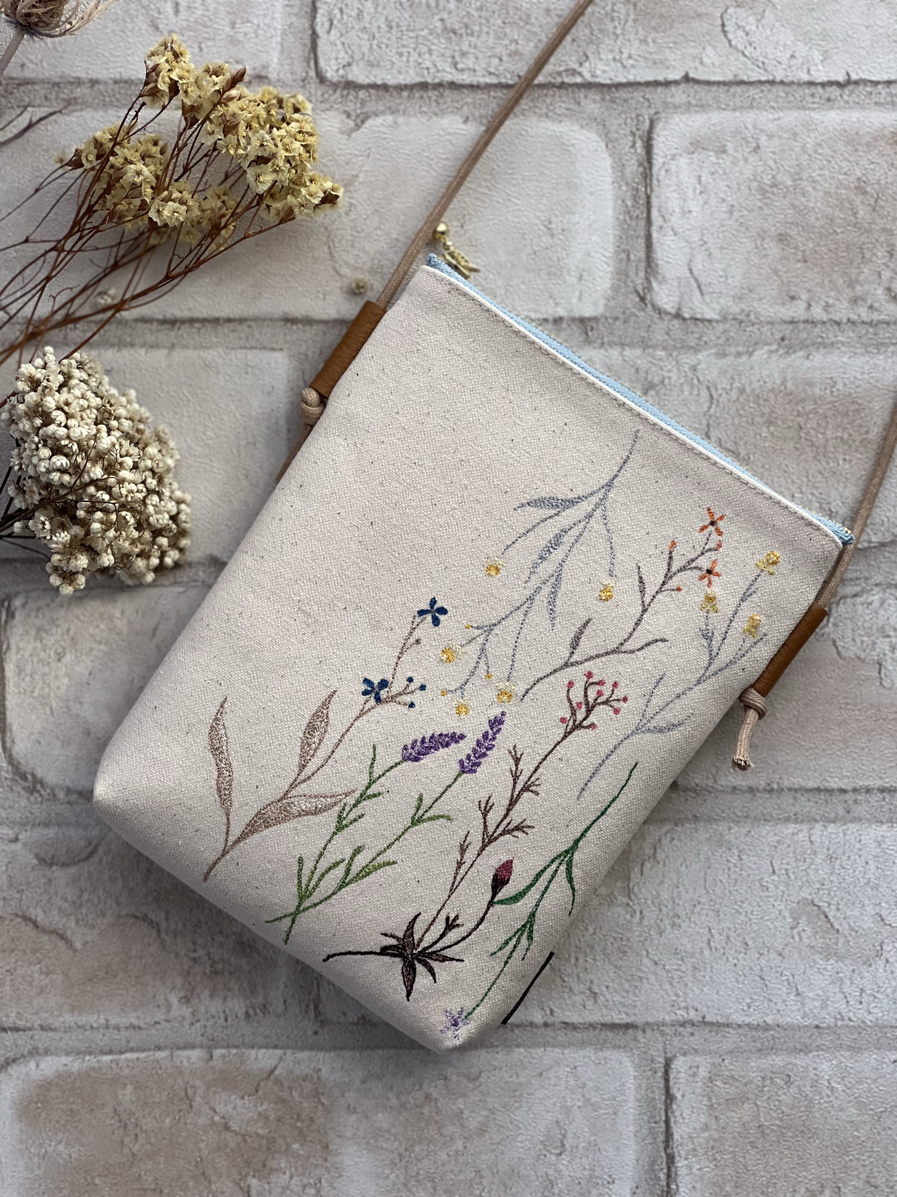 植物図鑑‎ܾ ܾ 刺繍スマホショルダー①