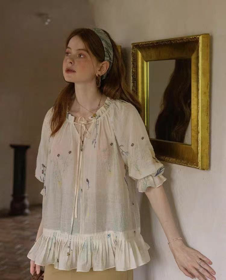 刺繍入りブラウス　五分袖ブラウス