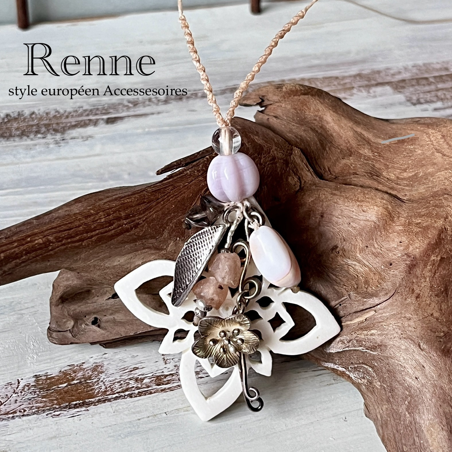 ＊Renee＊ ホーン彫刻アンティークテイストロングネックレス⚜️《長さ調節可能》カレンシルバー＆アンティークビーズ