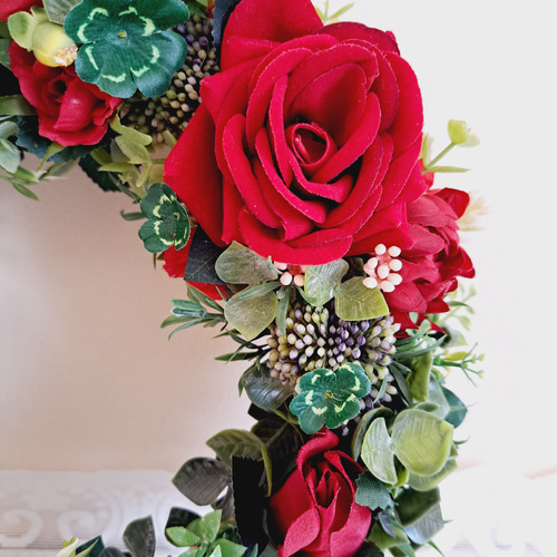 メアリの赤いバラのリース 約25㎝ アーティフィシャルフラワー(高品質