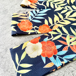 着物のヘアターバン　濃紺×紺に咲く花　クロスタイプ　ギフト　小物　母の日　着物　リメイク　痛くなりにくい　柔らか 9枚目の画像