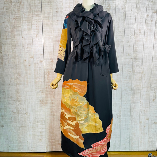 着物リメイク＊扇・鶴・家屋など古典柄刺繍正絹黒留袖ワンピース