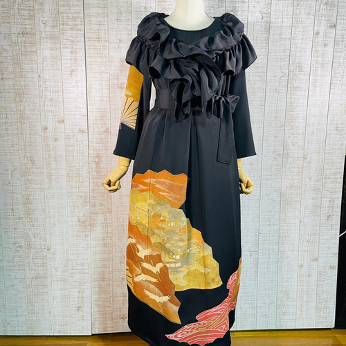 着物リメイク＊扇・鶴・家屋など古典柄刺繍正絹黒留袖ワンピース