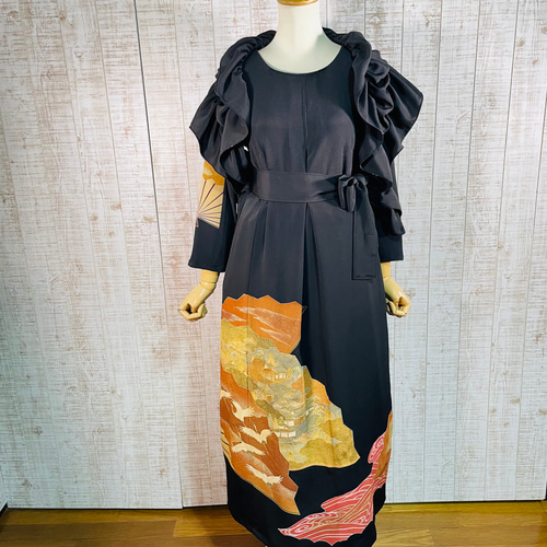 着物リメイク＊扇・鶴・家屋など古典柄刺繍正絹黒留袖ワンピース