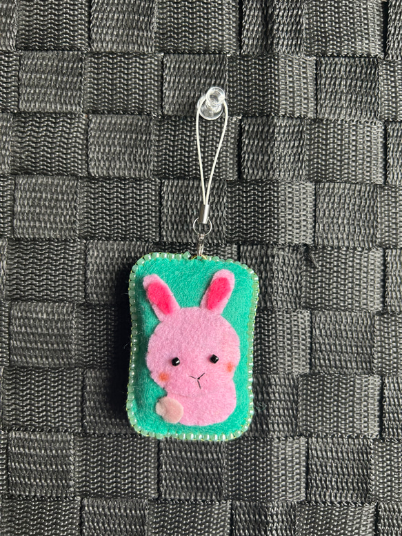 クッションキーホルダー、うさぎフリルフェルト クッションキーホルダー、うさぎフリルフェルト