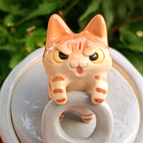 猫の顔の陶器製お菓子入れ 缶詰トラ猫怒り顔 小物入れ ネコ好き陶器 その他インテリア雑貨 工房