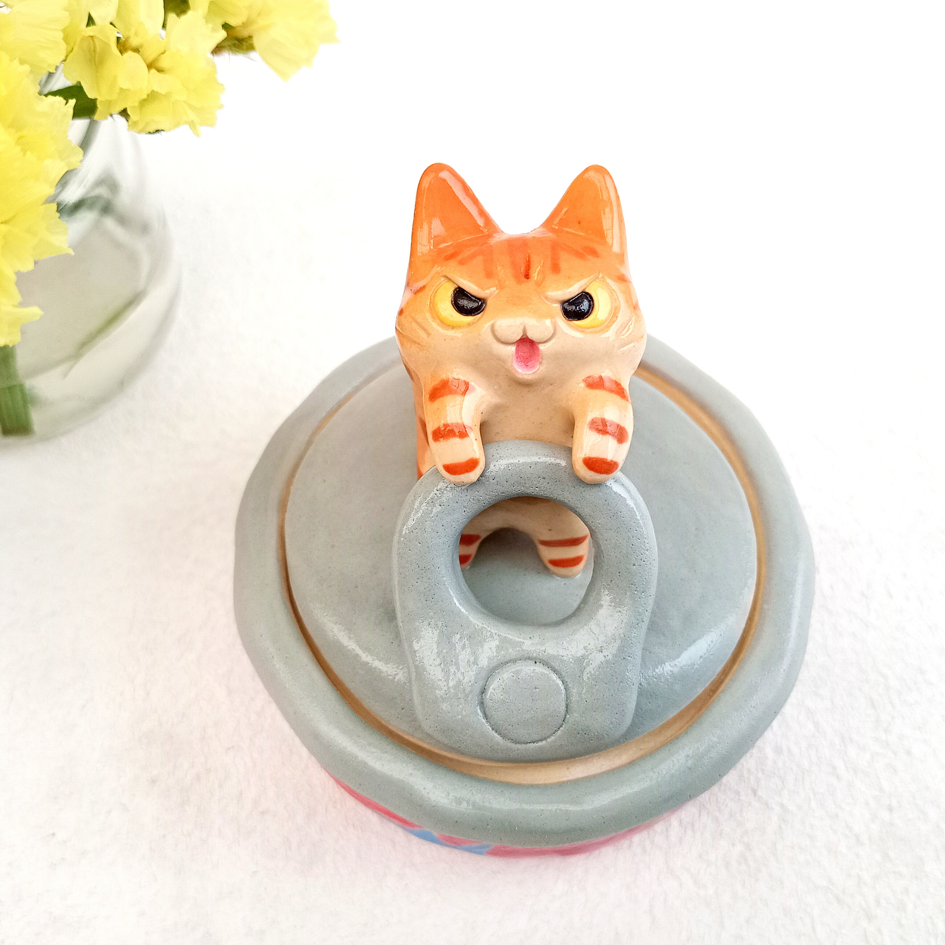 缶詰トラ猫怒り顔　小物入れ　ネコ好き陶器　受注製作