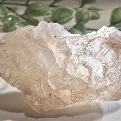 原石（スモーキーローズクォーツ）