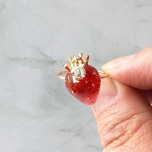 いちごリング 指輪・リング Kazupanda 通販 19298317｜Creema(クリーマ)